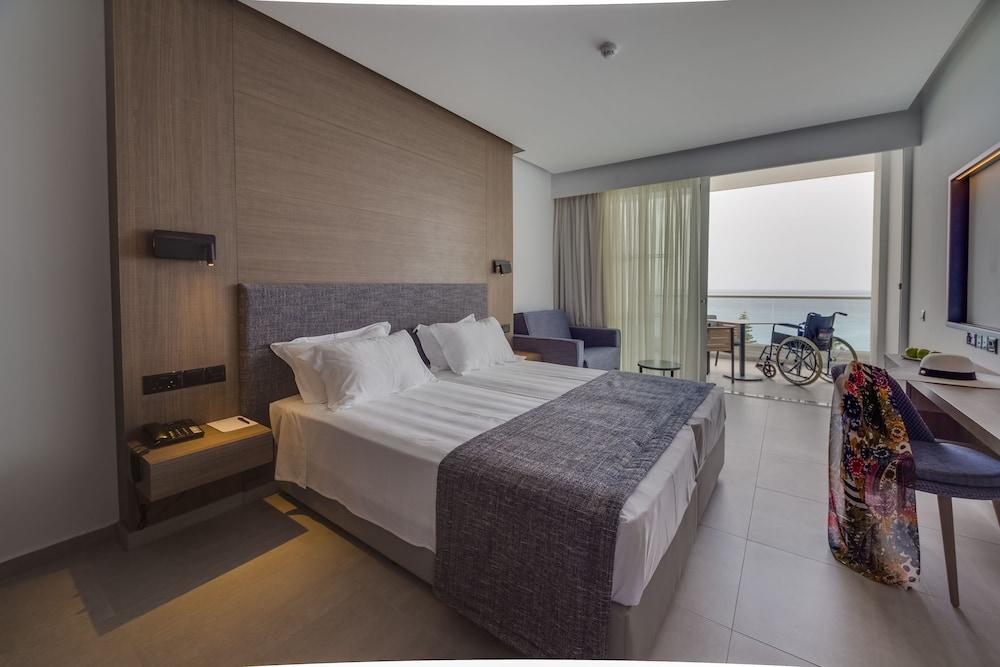 Otel Cavo Maris Protaras