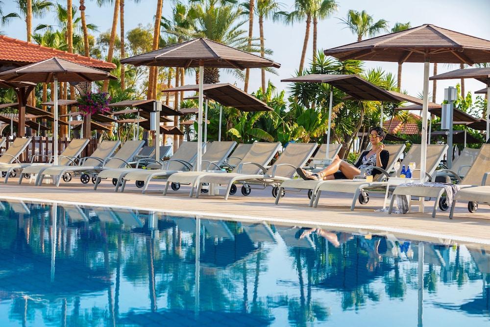 Cavo Maris Otel