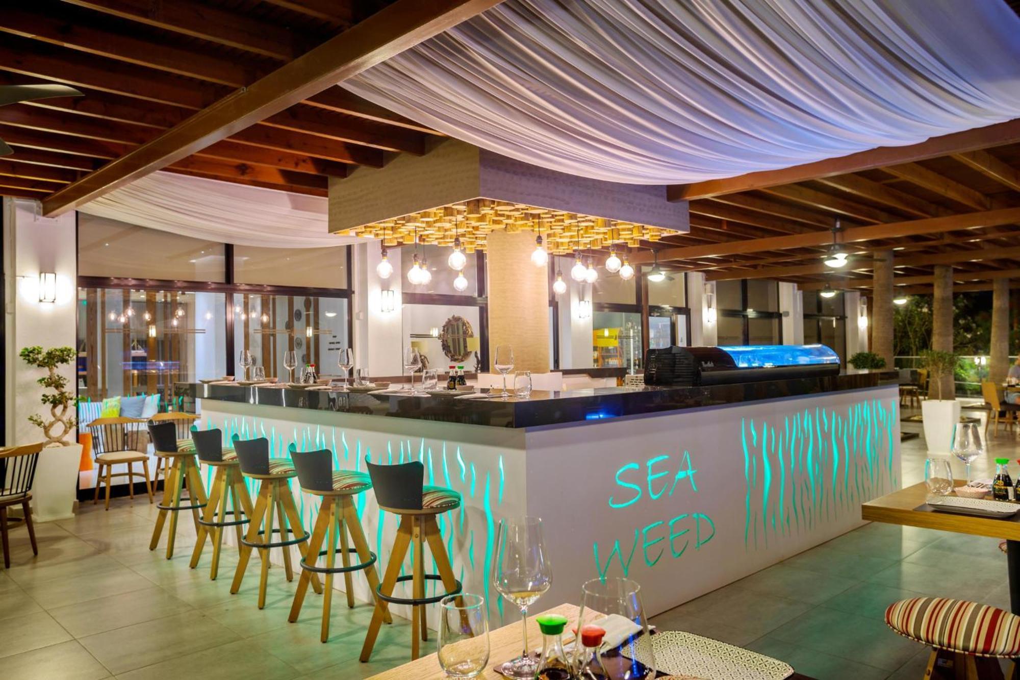 Cavo Maris Отель 4*