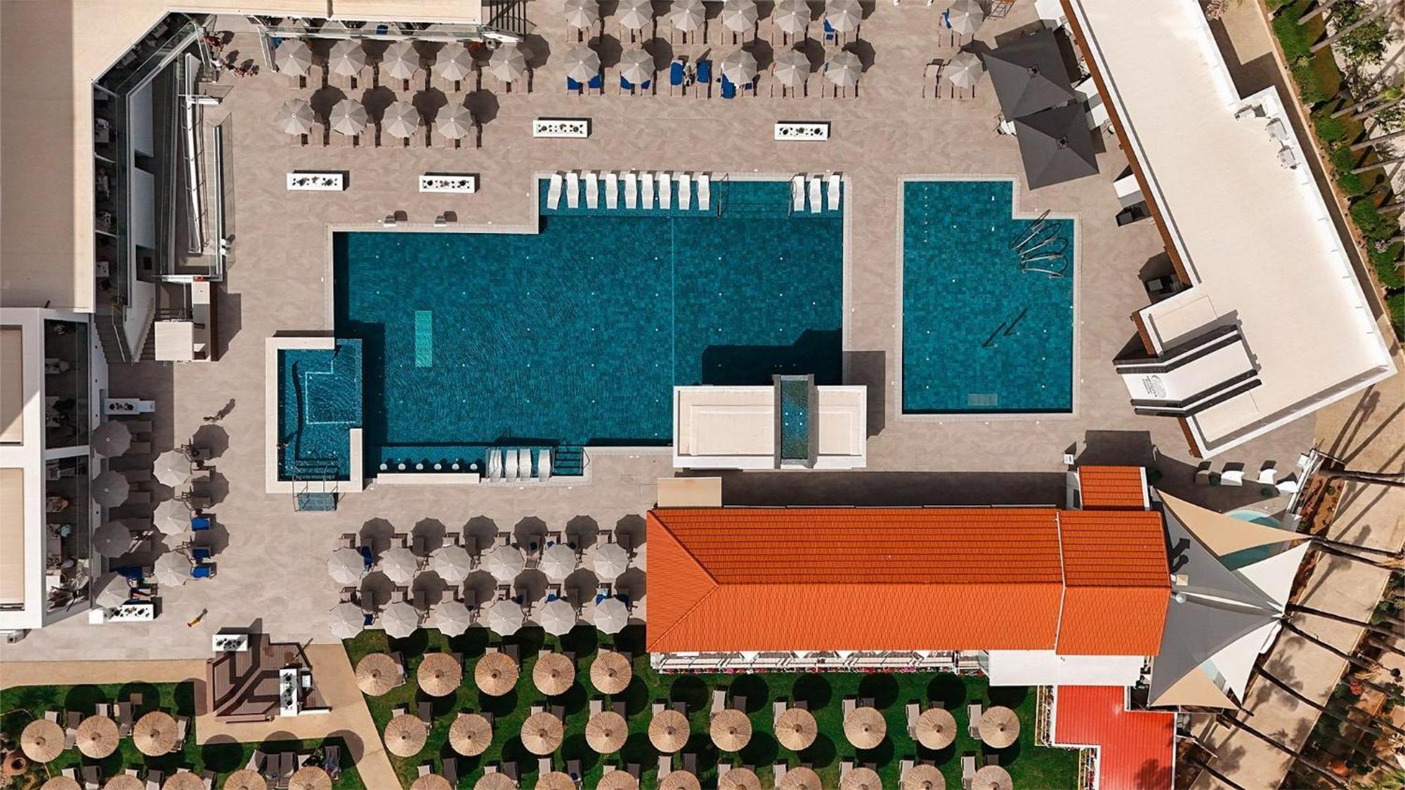Cavo Maris Otel 4*