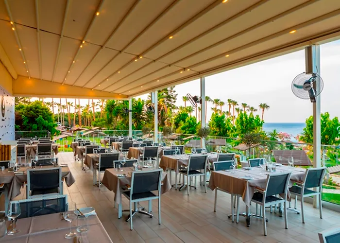 Cavo Maris Beach Hotel